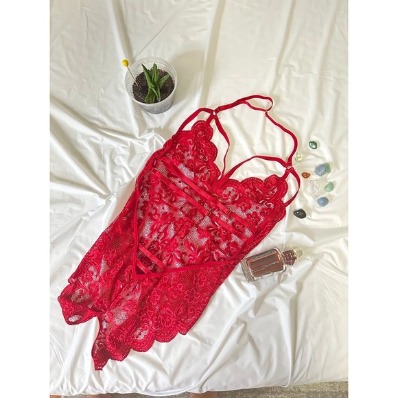 3 WISHES Red Seductive Scalloped Lace Teddy - Picture 4 of 8